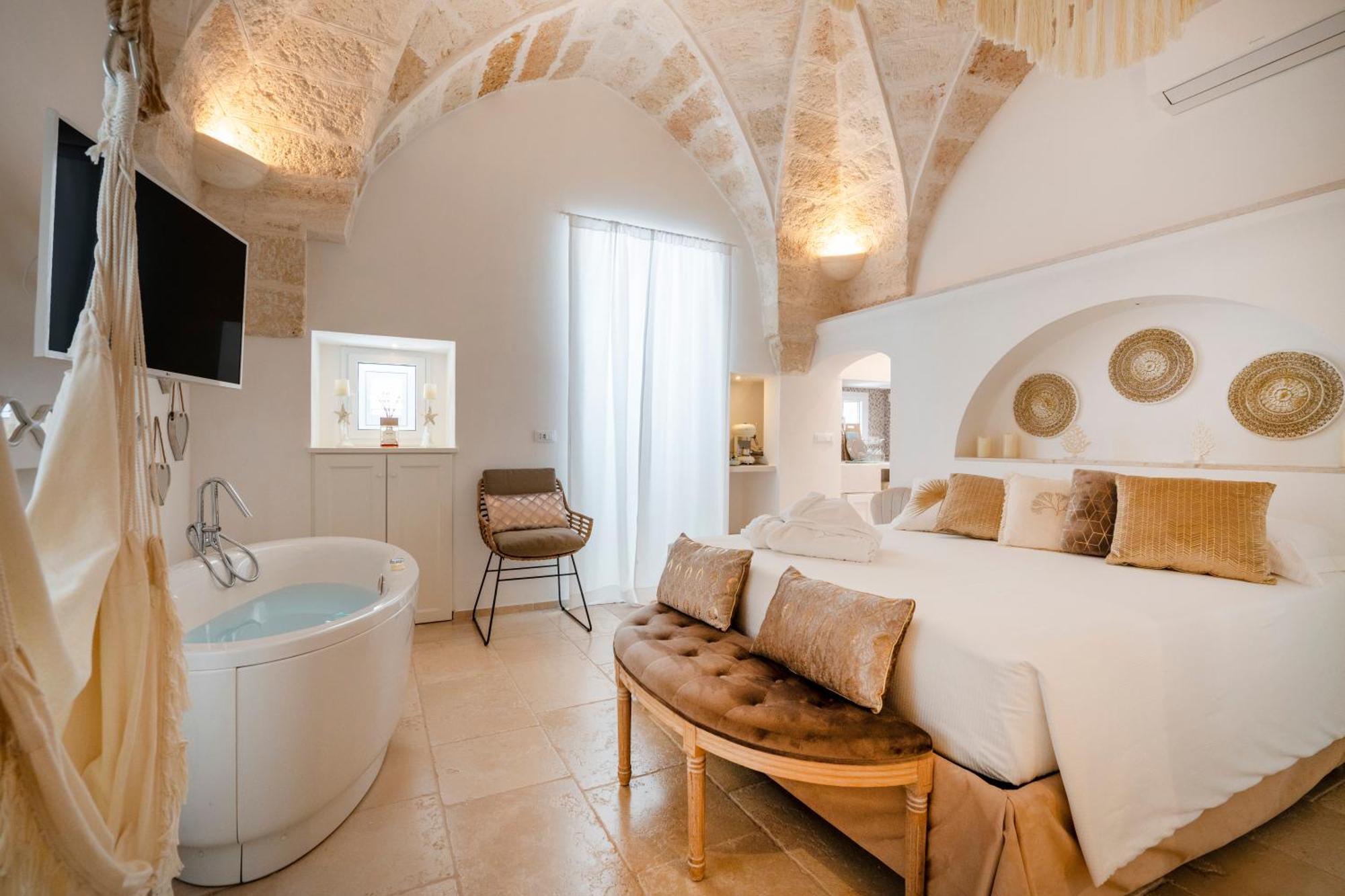 Apulia Charming Suites - Casa Rossa Suite Perla E Suite Corallo Savelletri Bagian luar foto
