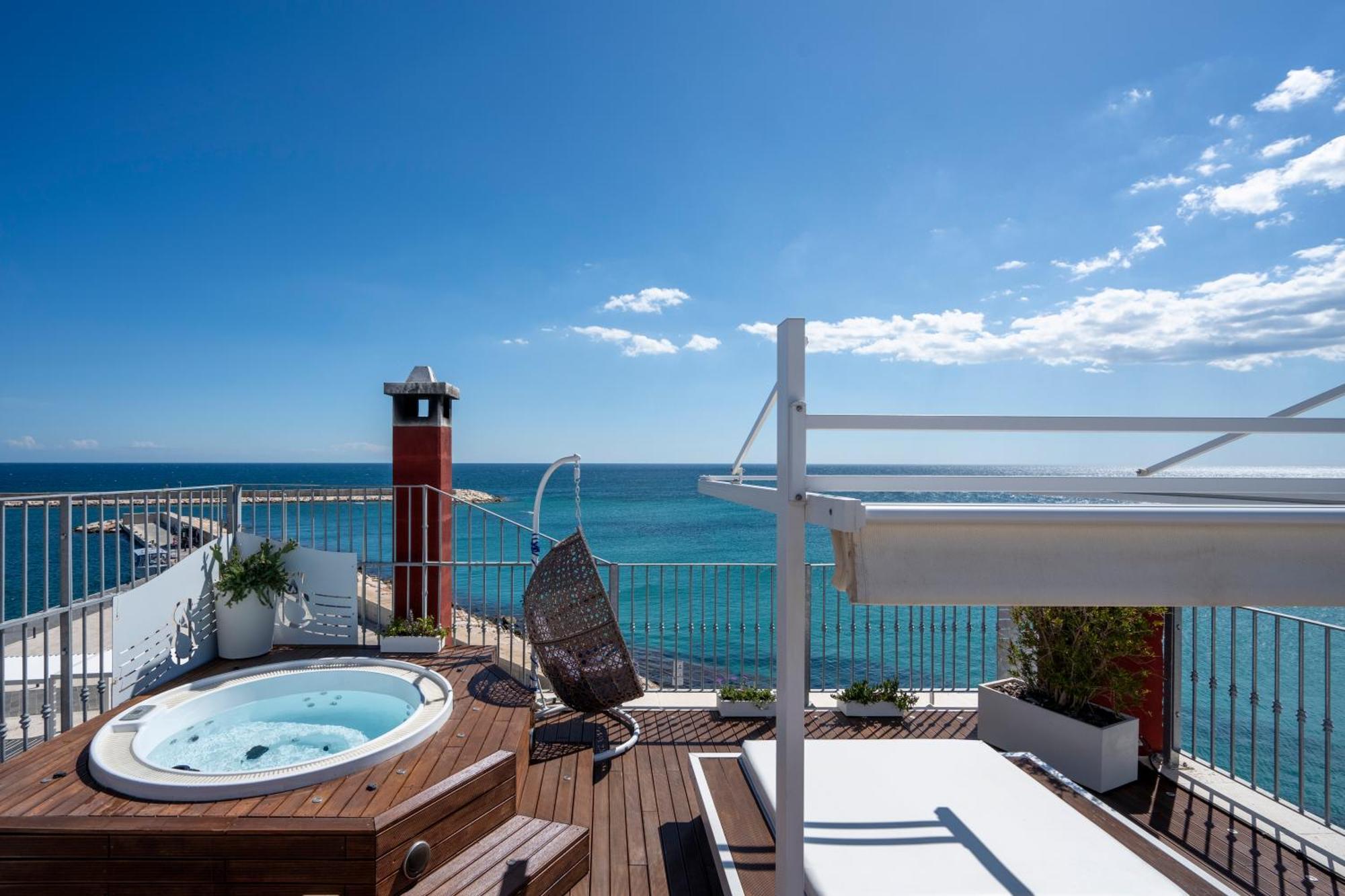 Apulia Charming Suites - Casa Rossa Suite Perla E Suite Corallo Savelletri Bagian luar foto